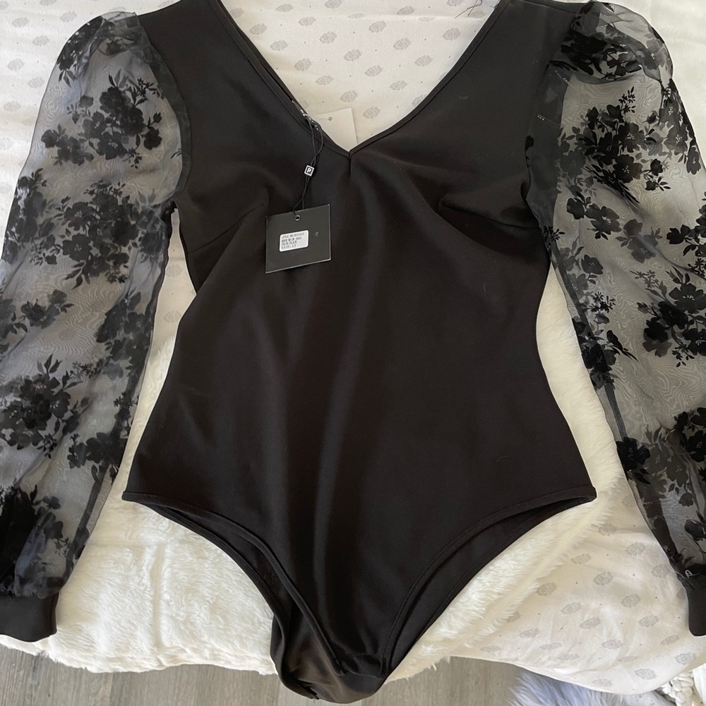 Parisian lace puff sleeve bodysuit
